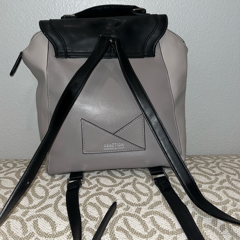 Kenneth Cole Reaction backpack - Picture 2 of 4